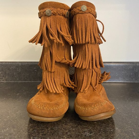 Minnetonka Kids Tall Fringed Moccasins - Size 1 - Picture 3 of 9